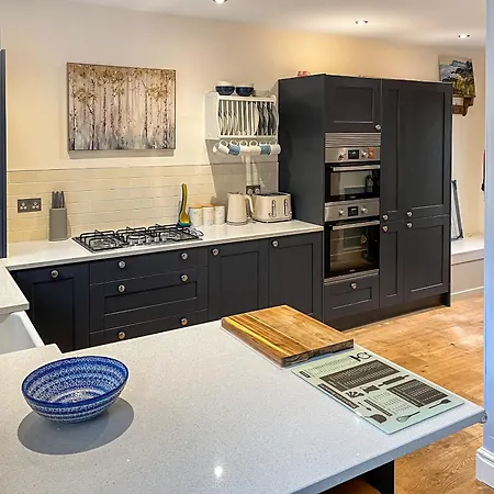 Apartment Yard Barn *