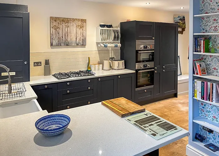 Apartment Yard Barn *